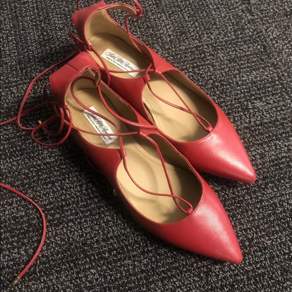 Lace up shoes